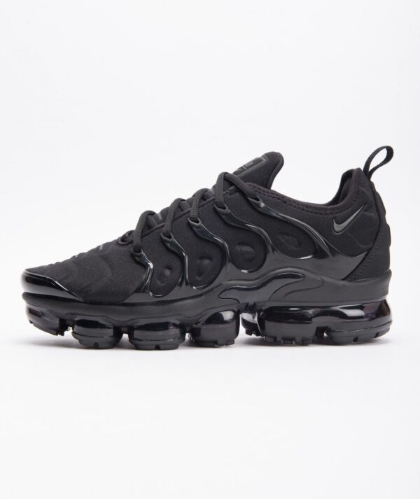 NIKE VAPORMAX PLUS