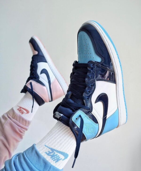 AIR JORDAN 1 RETRO HIGH OG “BLUE CHILL” OBSIDIAN/BLUE CHILL-WHITE - Imagen 2