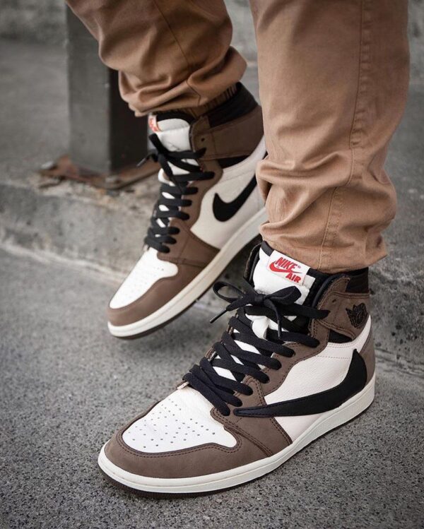 Air Jordan 1 Retro High x TRAVIS SCOTT - Imagen 2