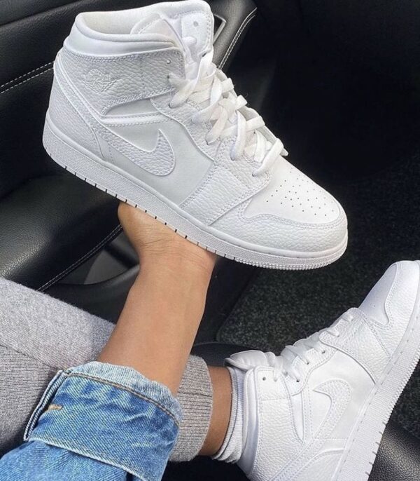 NIKE AIR JORDAN 1 MID TRIPLE WHITE - Imagen 2